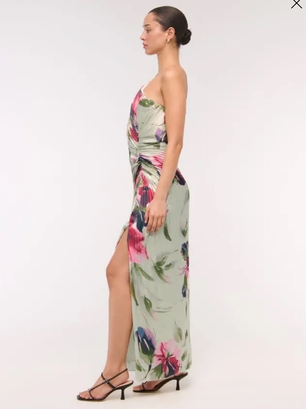 Abercrombie & Fitch One-Shoulder Floral Maxi Dress in Sage, Pink and Navy - Picture 4 of 6